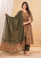 Green Cotton Suit Set with Dupatta – Crafted from 100% Pure Cotton for Breathable Comfort and Elegant Everyday Ethnic Style